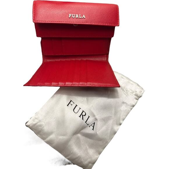 Furla red Saffiano leather trifold Babylon medium wallet - Picture 2 of 16